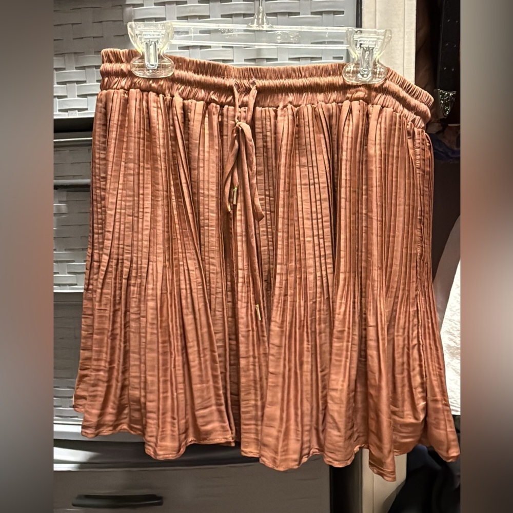Elegant Pleated Skort in Rust/brown